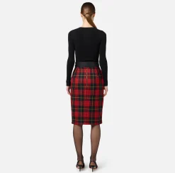 Elisabetta Franchi Knitwear And Sweatshirts|Crew neck shirt in narrow-ribbed lyocell and silk fabric with logo embroidery Black