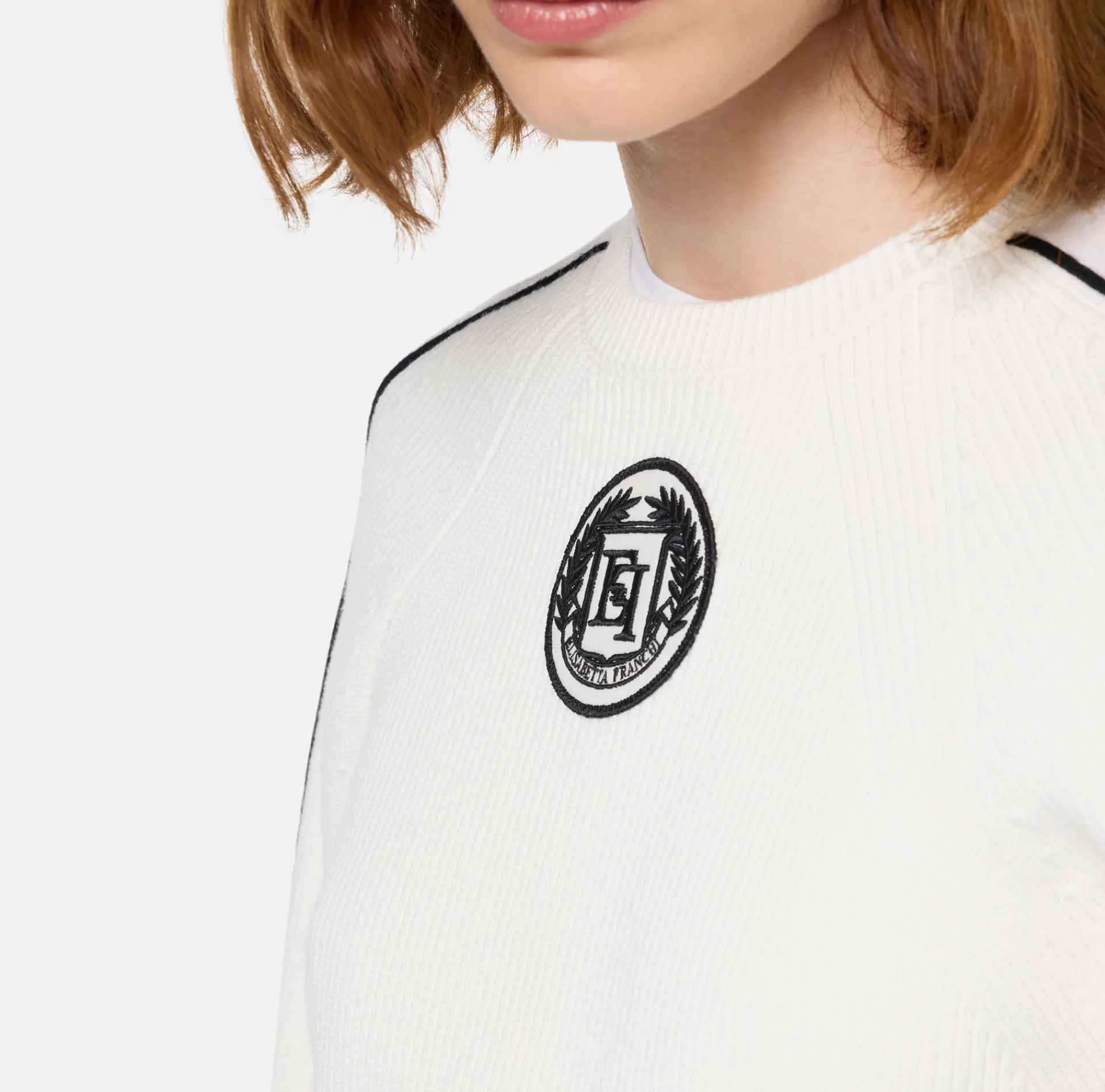 Elisabetta Franchi Knitwear And Sweatshirts|Viscose cropped top with logo patch Ivory/Black